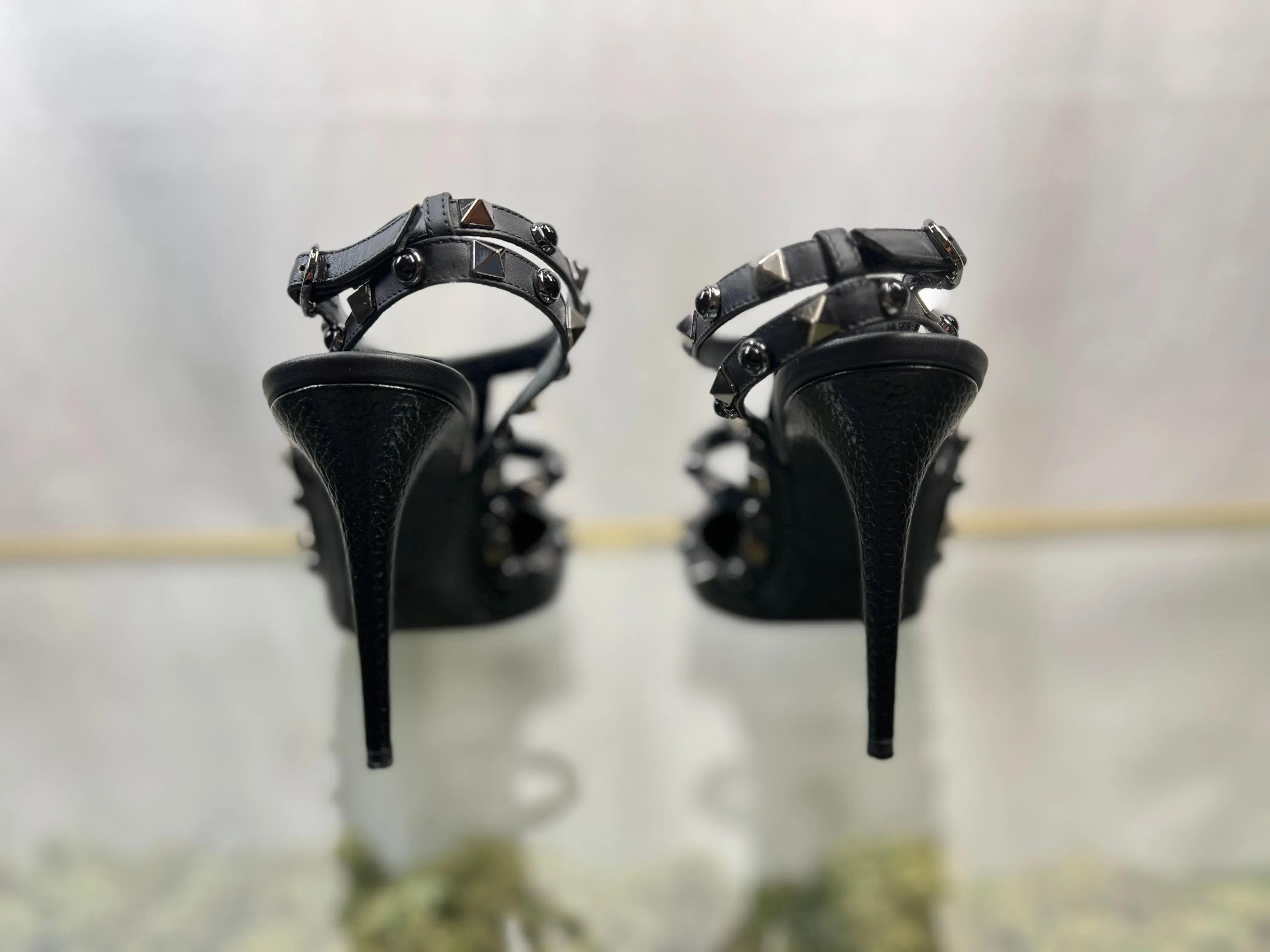VALENTINO Rockstud Ankle Strap Black Grainy Leather Heels Sz 37