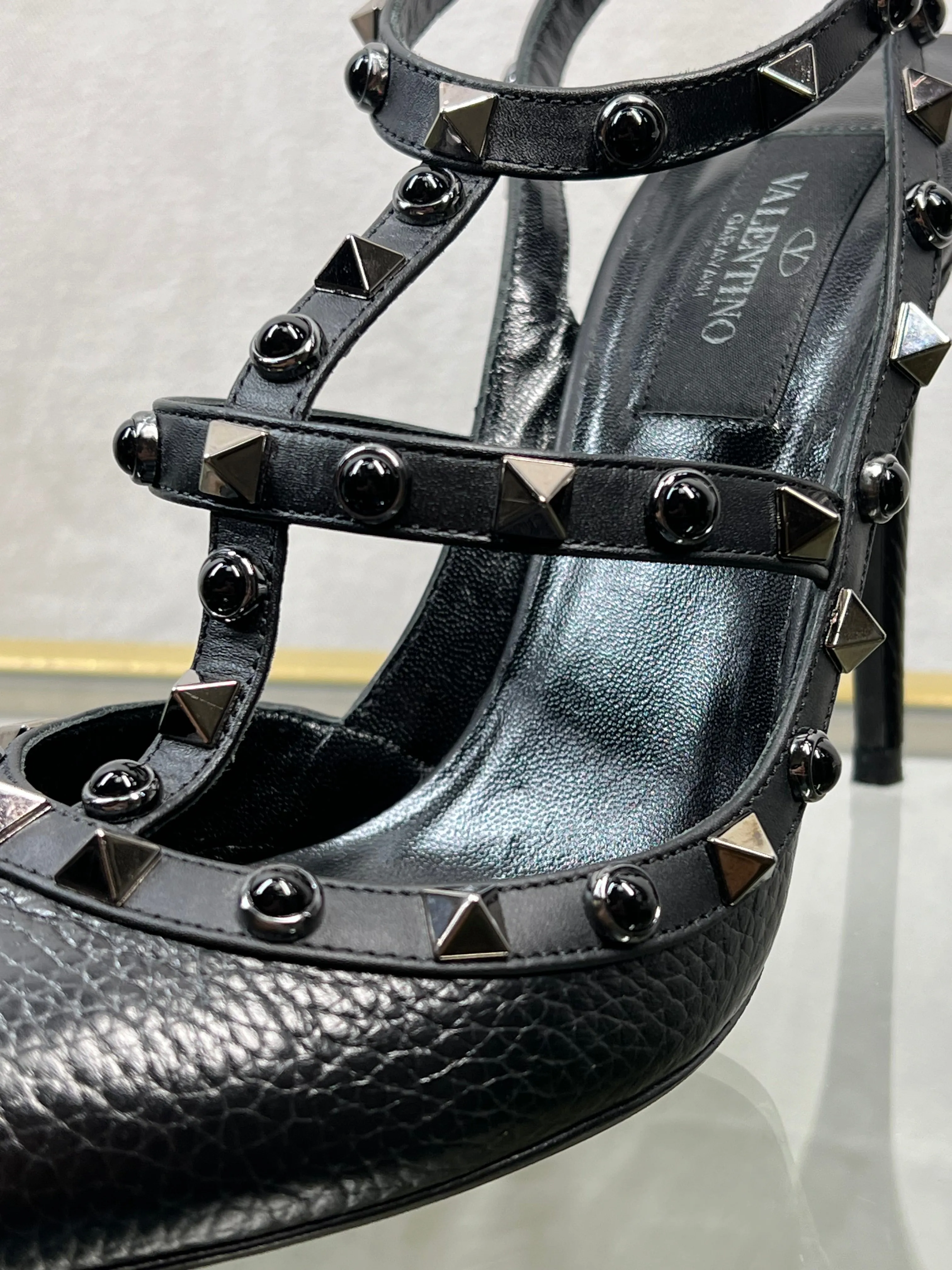 VALENTINO Rockstud Ankle Strap Black Grainy Leather Heels Sz 37