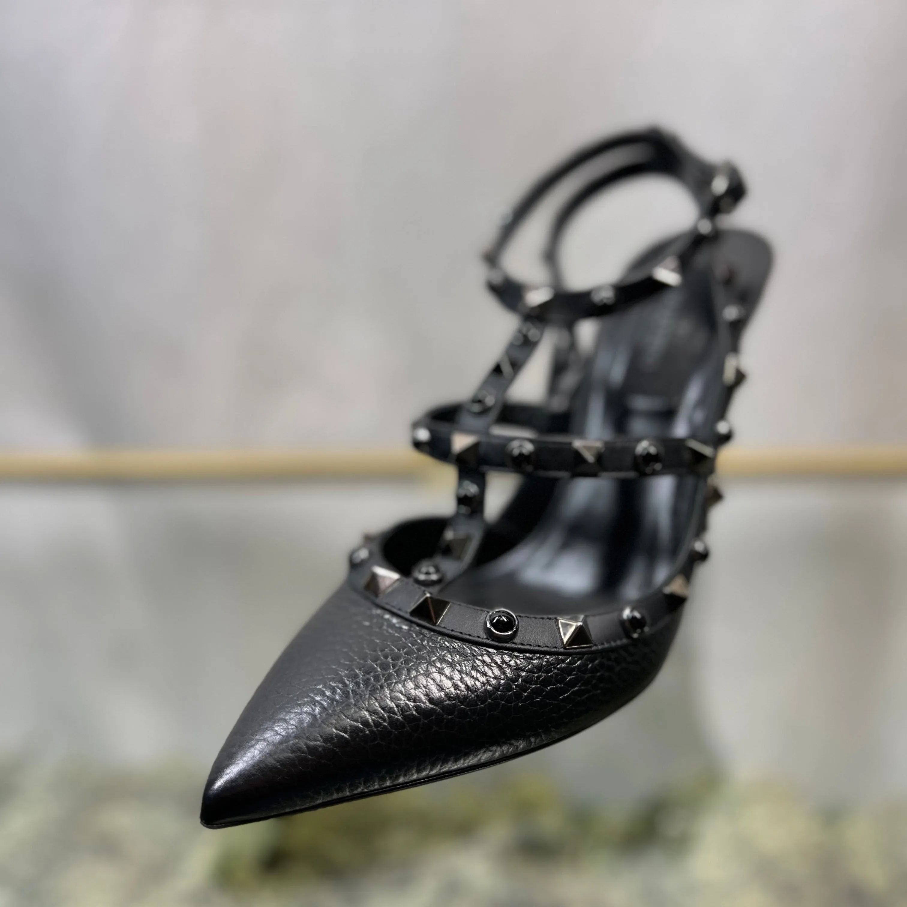VALENTINO Rockstud Ankle Strap Black Grainy Leather Heels Sz 37